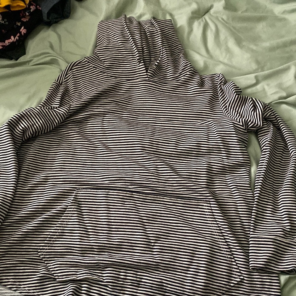 Black and white striped hoodie, large, workshop